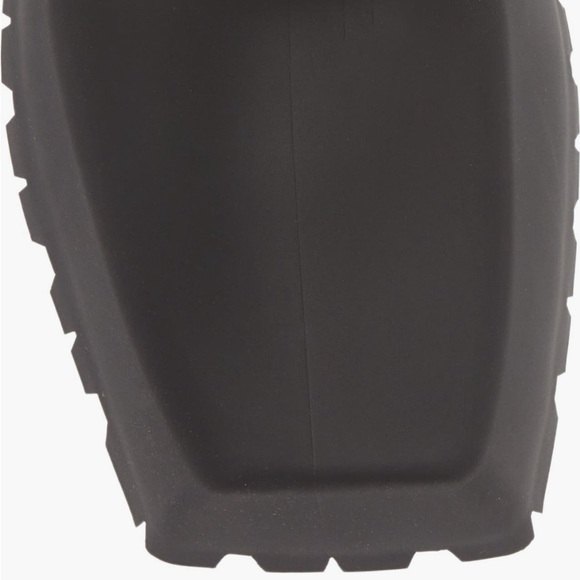 Step Boldly with the Balenciaga Trooper Rubber Boots –Rugged Elegance for Women! - Picture 7 of 15